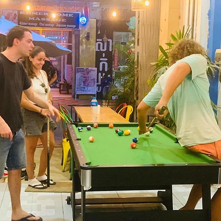 Social Backpacker Hostel & Rooftop Bar 바탐방 외부 사진