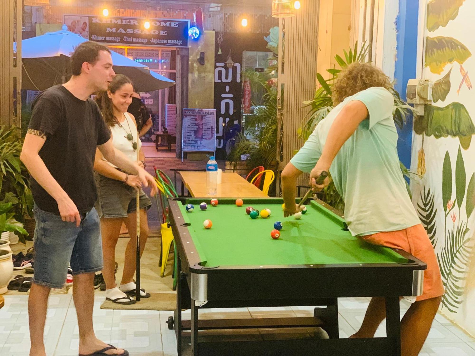 Social Backpacker Hostel & Rooftop Bar 바탐방 외부 사진