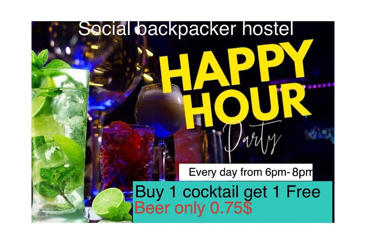 Social Backpacker Hostel & Rooftop Bar 바탐방 외부 사진